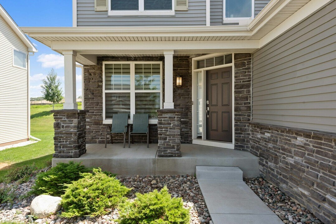 7164 Arkansas Ave in Inver Grove Heights, MN - Foto de edificio