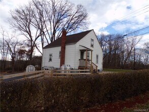 2 Mertes Ln in New Windsor, NY - Building Photo - Building Photo