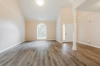 739 Glenspring Dr in Lawrenceville, GA - Building Photo - Building Photo