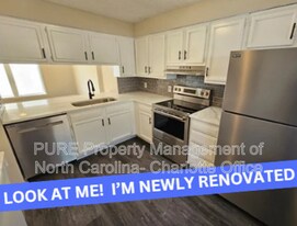 9445 Lexington Cir in Charlotte, NC - Building Photo