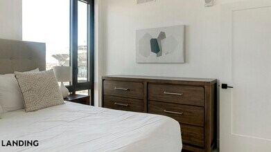 1007 S Mint St, Unit 901 in Charlotte, NC - Building Photo - Building Photo