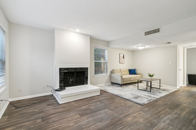 property at 2006 Mission Ridge Ln
