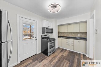 34 Maple Ave in Edison, NJ - Building Photo - Building Photo