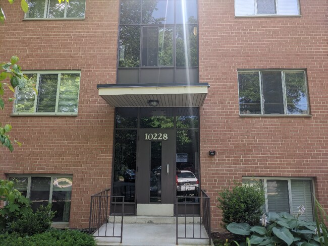 10228 Rockville Pike in North Bethesda, MD - Building Photo - Building Photo