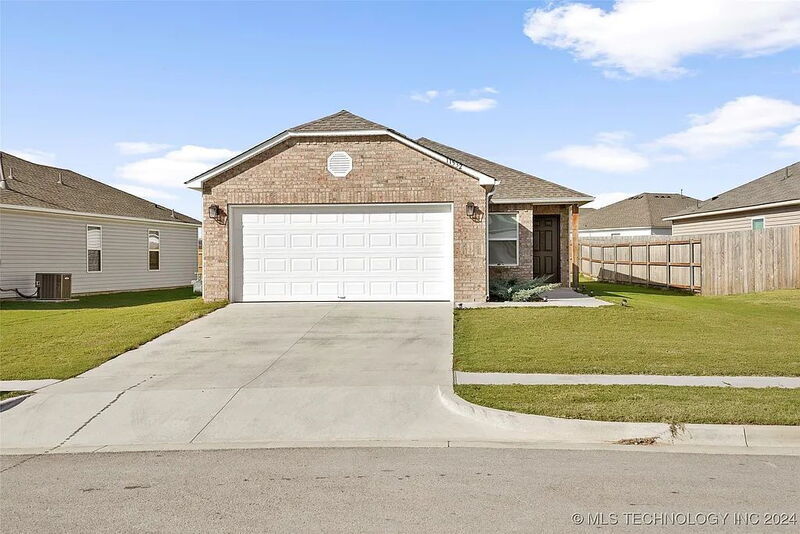 11532 S 277th E Ave in Coweta, OK - Building Photo