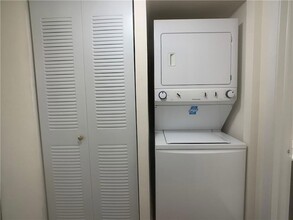 19455 NE 10th Ave, Unit 3-207 in Miami, FL - Building Photo - Building Photo