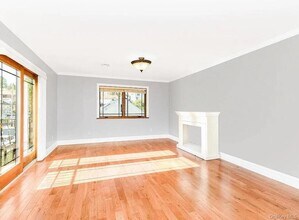 113 Maple Pl, Unit 2nd Floor in Yonkers, NY - Building Photo - Building Photo