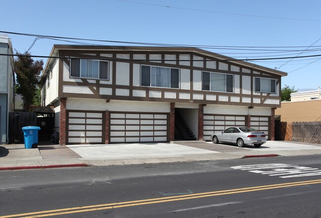 1184 Laurel St in San Carlos, CA - Building Photo - Building Photo