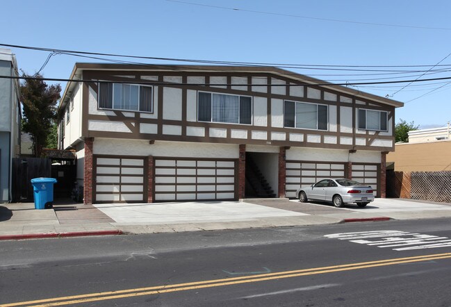 1184 Laurel St in San Carlos, CA - Foto de edificio - Building Photo