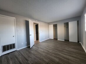 313 Country Club Oval in Daytona Beach, FL - Building Photo - Building Photo