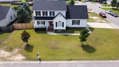 2438 Larwood Dr in Fayetteville, NC - Foto de edificio - Building Photo