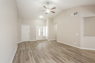3227 W Verde Way in North Las Vegas, NV - Foto de edificio - Building Photo