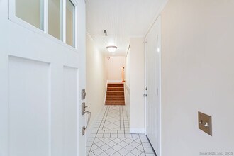 13 Lawson Ln in Ridgefield, CT - Building Photo - Building Photo