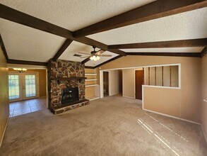 105 Amelia Dr in Leesville, LA - Building Photo - Building Photo