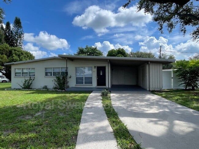 property at 2016 Crystal Ct W