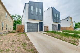 2325 Budd St in Dallas, TX - Building Photo