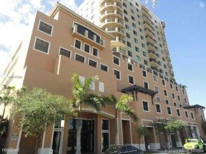 4240 NW 2nd Terrace-Unit -Apt 901 in Miami, FL - Foto de edificio - Building Photo