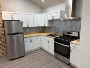 618 North St, Unit 2 in Madison, WI - Building Photo - Building Photo