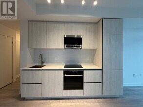 110 Broadway Ave in Toronto, ON - Building Photo - Building Photo