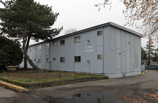 Sunset Plaza Apartments in Portland, OR - Building Photo - Building Photo