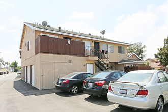 16762 Bardon Ln in Huntington Beach, CA - Building Photo - Building Photo