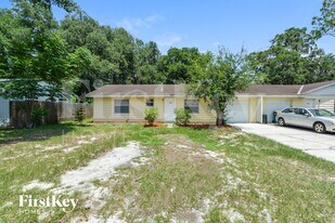 928 N Rossiter St in Mount Dora, FL - Building Photo