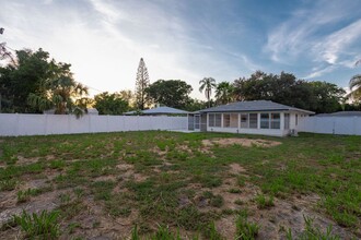2156 Goldenrod St in Sarasota, FL - Building Photo - Building Photo