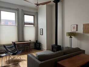 7 W Superior St, Unit 2 in Duluth, MN - Building Photo - Building Photo
