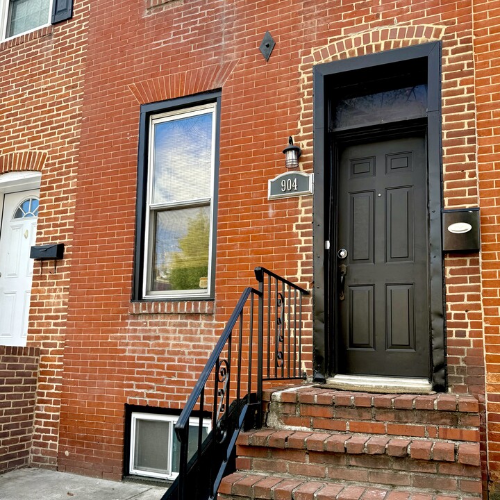 904 S Hanover St in Baltimore, MD - Foto de edificio