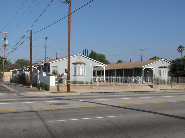 10715-10727 Balboa Blvd in Granada Hills, CA - Building Photo - Building Photo