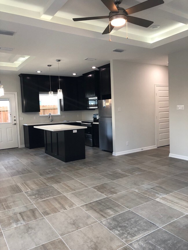 708 E la Cantera Ave, Unit 1 photo'