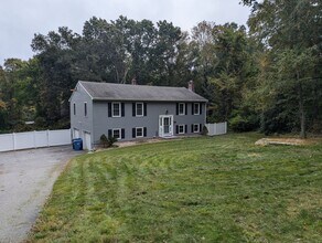 38 Inchcliffe Dr in Ledyard, CT - Foto de edificio - Building Photo