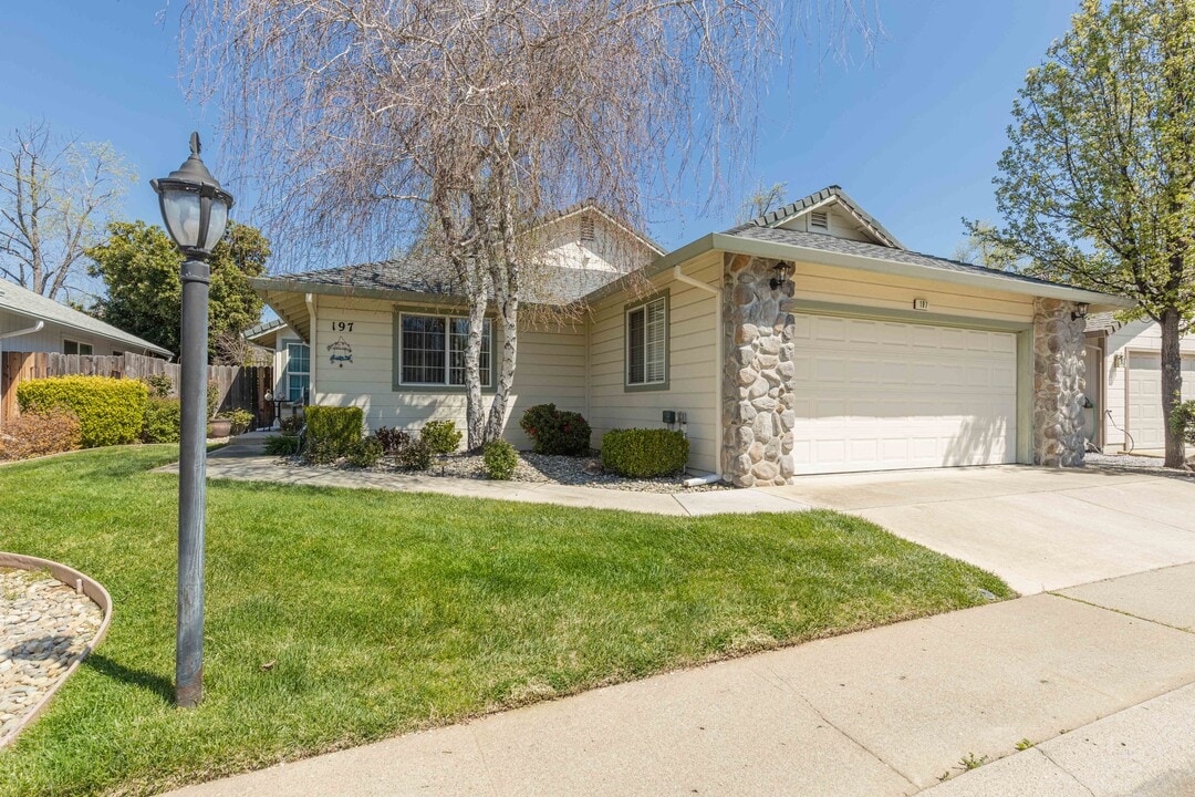 197 Yolla Bolly Trl in Redding, CA - Building Photo
