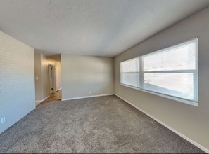 1355 Stratford Dr in Clearwater, FL - Foto de edificio - Building Photo