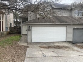 826-828-828 Sagewood Trail in San Marcos, TX - Building Photo