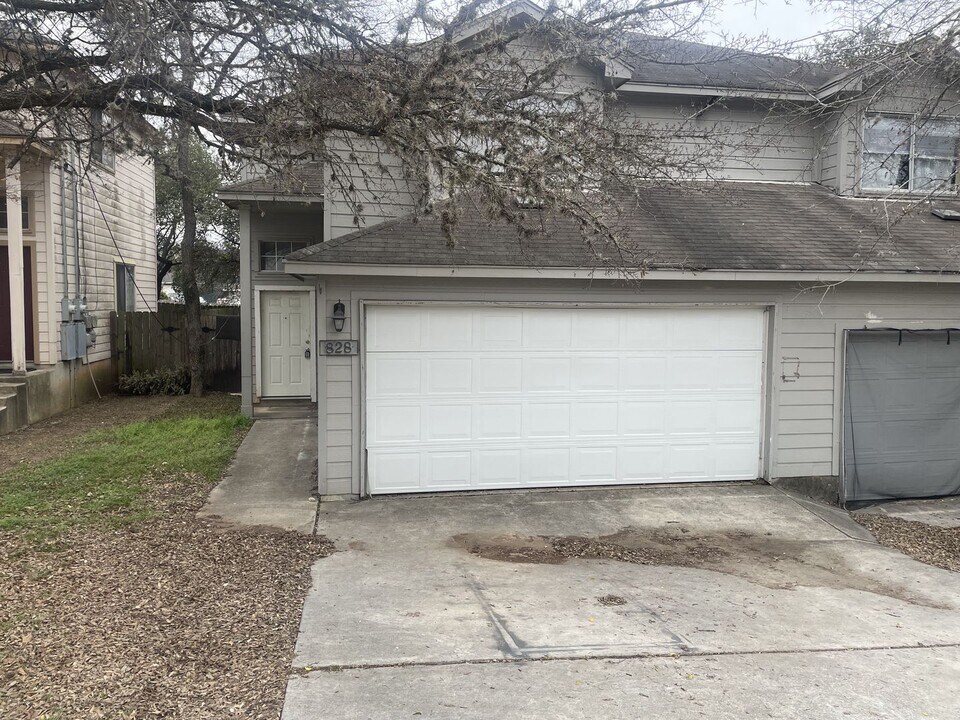 826-828-828 Sagewood Trail in San Marcos, TX - Building Photo