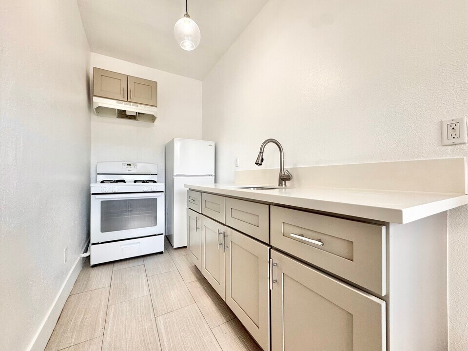 5407 Sierra Vista Ave in Los Angeles, CA - Building Photo