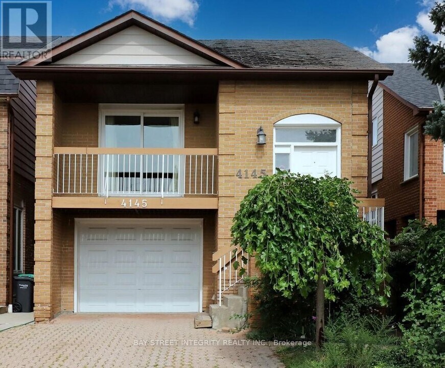 4145 Quaker Hill Dr in Mississauga, ON - Building Photo