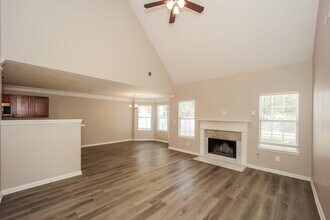 41 St Charles Pl in Sharpsburg, GA - Foto de edificio - Building Photo