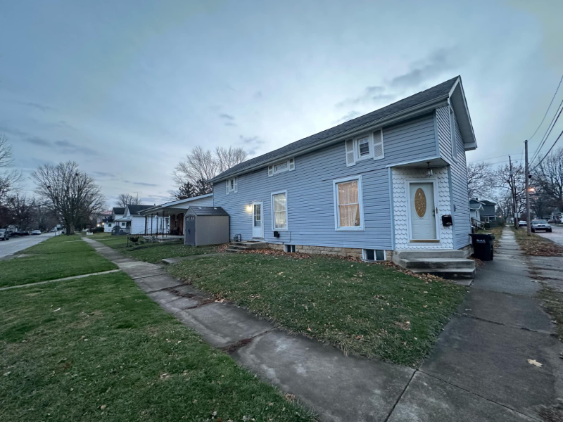 301 W Jackson St in Fostoria, OH - Building Photo