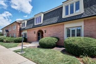 8511 Canterbury Square W in Indianapolis, IN - Building Photo