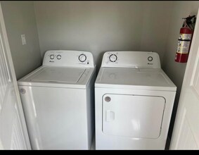 201 W Rutherford Ave in Edinburg, TX - Foto de edificio - Building Photo