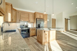 805 Blue Mounds St, Unit B in Mount Horeb, WI - Foto de edificio - Building Photo