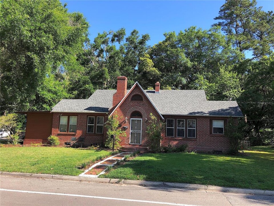 2060 NW 3rd Ave in Gainesville, FL - Building Photo