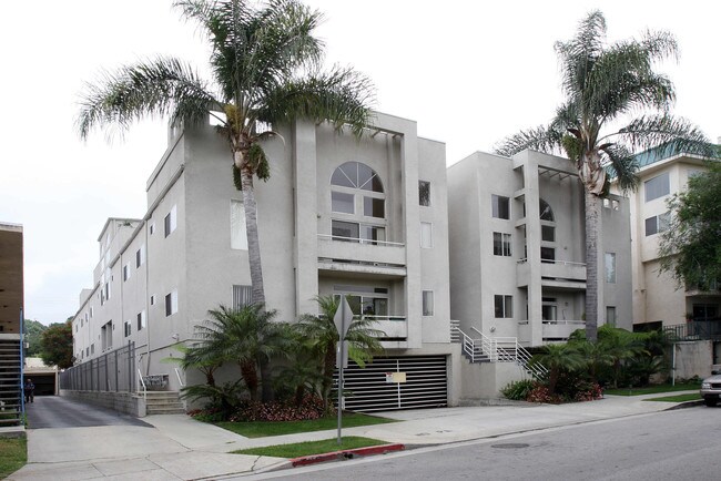 13028 Valleyheart Dr in Studio City, CA - Foto de edificio - Building Photo