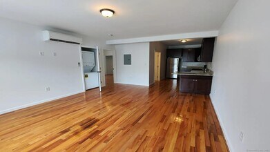 48 High St in Bristol, CT - Building Photo - Building Photo