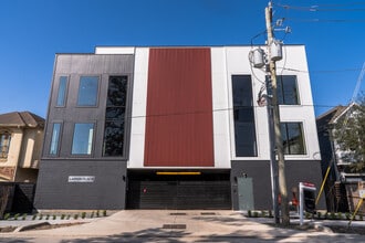 Larkin Place in Houston, TX - Building Photo - Building Photo