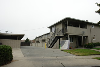 Royal Arms Apartments in Salinas, CA - Building Photo - Building Photo