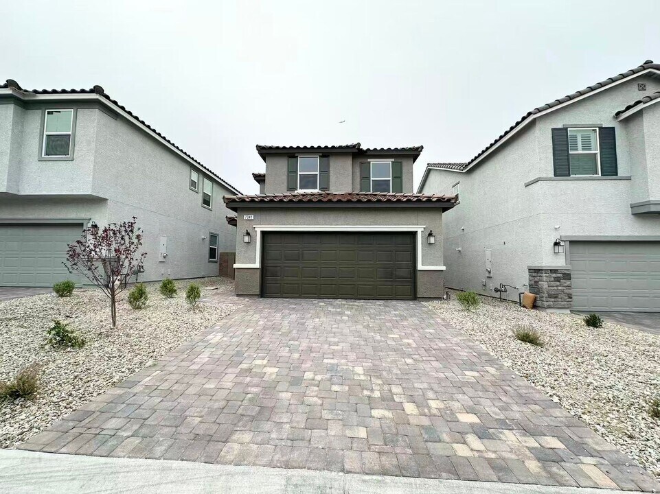 7341 Daly Grv St in Las Vegas, NV - Foto de edificio