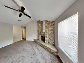 7421 S Meadow Dr E in Fort Worth, TX - Building Photo - Building Photo